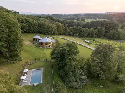 306 Gardner Hollow Rd, Beekman, NY 12570