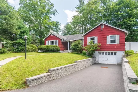 15 Cane Rd, Greenwood Lake, NY 10925