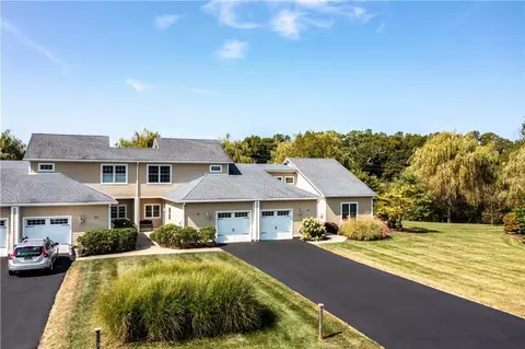 385 Laurel Ln, Rhinebeck, NY 12572