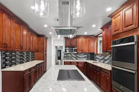 4447 Park Ave, New York, NY 10457