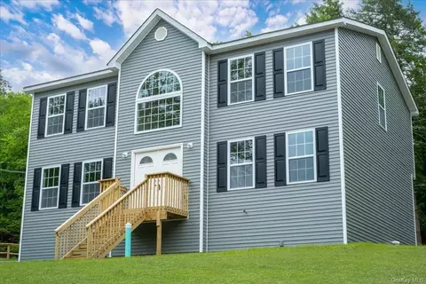 1 Bristol Cir, Thompson, NY 12775