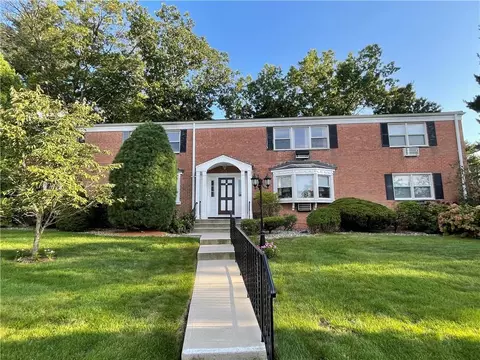 21 Milford Ln #7305, Ramapo, NY 10901