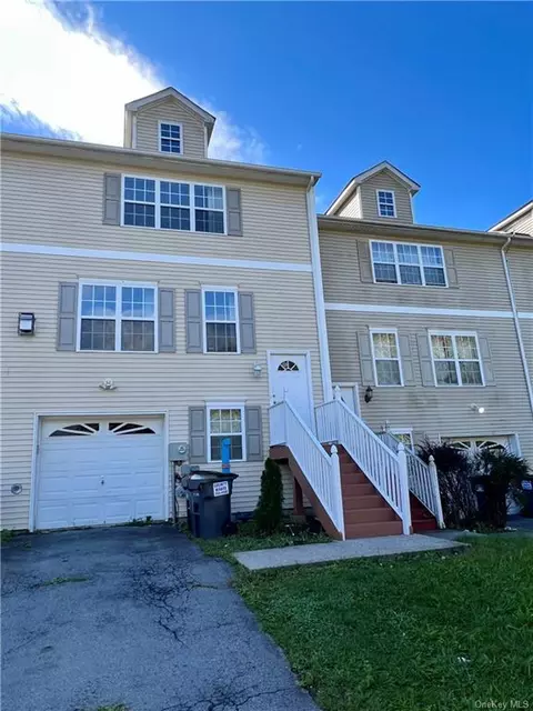49 Mayer Dr, Wallkill, NY 10940