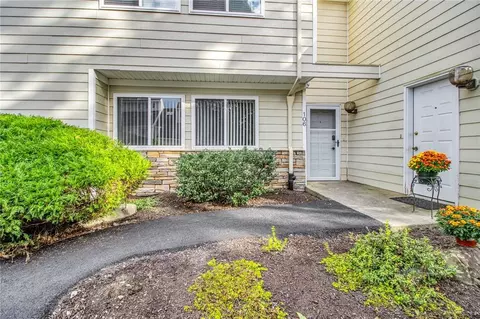 106 Crystal Hill Ln, Poughkeepsie, NY 12603