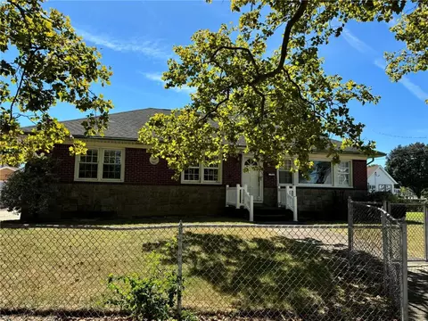 149 Perkins Ave, Oceanside, NY 11572