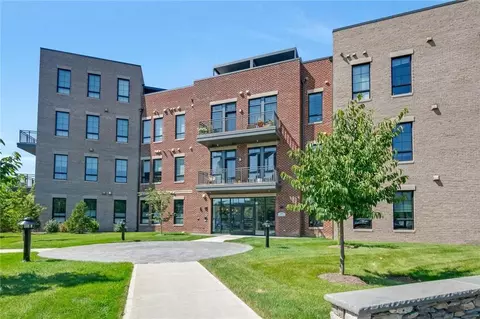 100 Legend Dr #202, Mount Pleasant, NY 10591