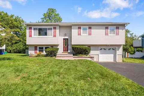 4 Rowan Dr, Haverstraw, NY 10923