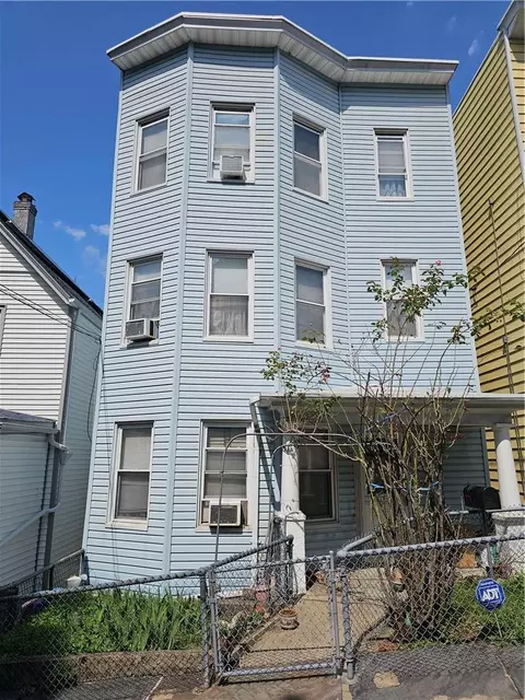 9 Van Buren St, Yonkers, NY 10701