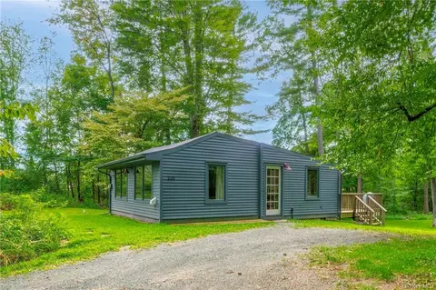 220 Van Wagenen Ln, Marbletown, NY 12401