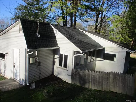120 Croton Park Rd, Cortlandt, NY 10567