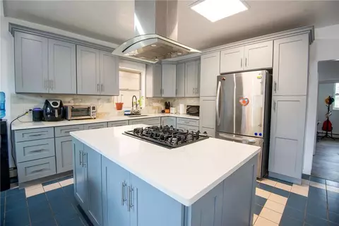 3190 Ampere Ave, New York, NY 10465