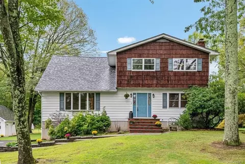 67 Petticoat Ln, Crawford, NY 12721