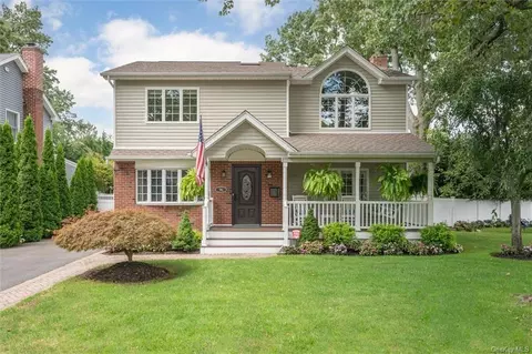 96 Jenkins St, Merrick, NY 11566