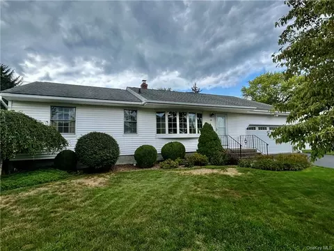 28 Putnam Rd, Fishkill, NY 12524