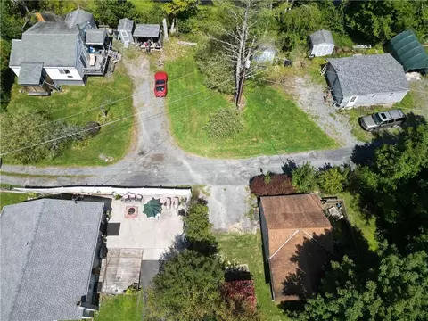 8 Margaret Ln, Ellenville, NY 12428