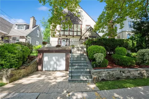 180 Hillcrest Rd, Mount Vernon, NY 10552