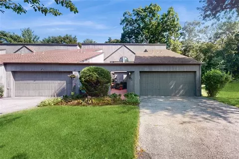 185 Stone Oaks Dr, Greenburgh, NY 10530