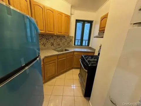 1553 Unionport Rd #6G, Bronx, NY 10462
