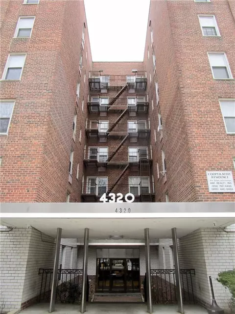 4320 Van Cortlandt Park E #4E, New York, NY 10470
