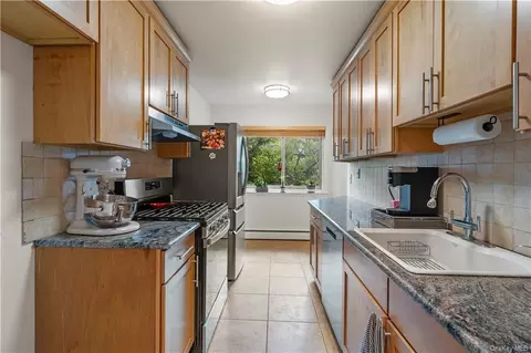 336 Central Park Ave #J11, Greenburgh, NY 10583