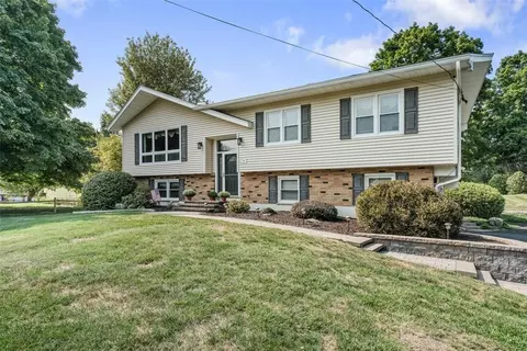 14 Alpert Dr, Wappinger, NY 12590