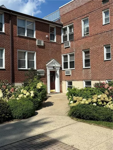 704 Palmer Ct #1E, Mamaroneck, NY 10543