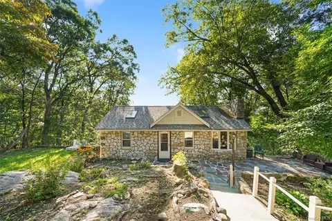 88 Blueberry Hl, Greenwood Lake, NY 10925