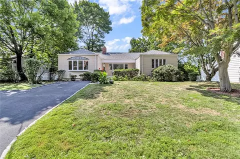 108 Hilltop Rd, Greenburgh, NY 10502