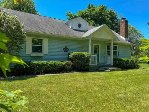 228 Rockefeller Ln, Red Hook, NY 12571
