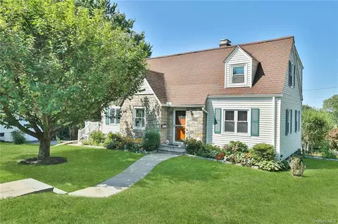 12 Iroquois Rd, Ossining, NY 10562