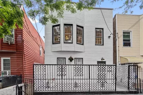 532 Van Nest Ave, New York, NY 10460