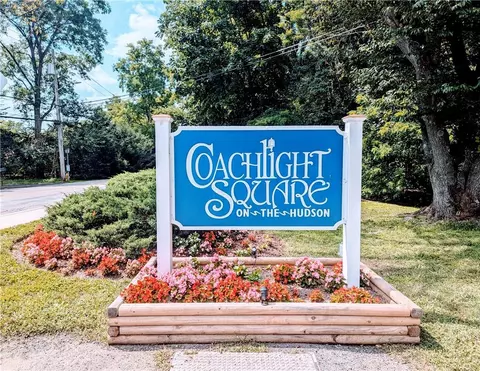 7 Coachlight Sq #BLDG 10, Cortlandt, NY 10548