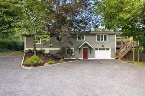 45 Fenwood Dr, Pawling, NY 12564
