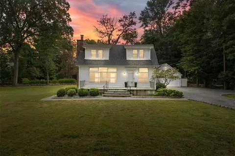 1683 Crawford Rd, Yorktown, NY 10547