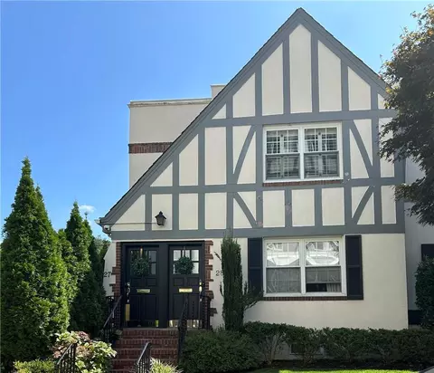27 Lake Ave #27, Bronxville, NY 10708