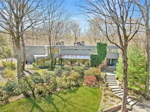 14 Alta Ln, New Castle, NY 10514