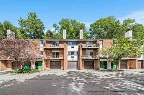 802 Mountainside Dr, Tuxedo, NY 10975