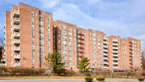 245 Rumsey Rd #8D, Yonkers, NY 10701