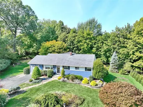 12 Sioux Ct, Orangetown, NY 10964