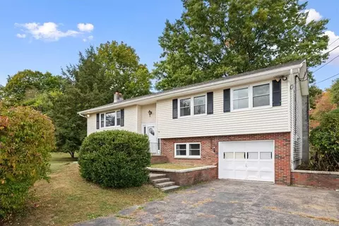 31 Cross Rd, Marlboro, NY 12542