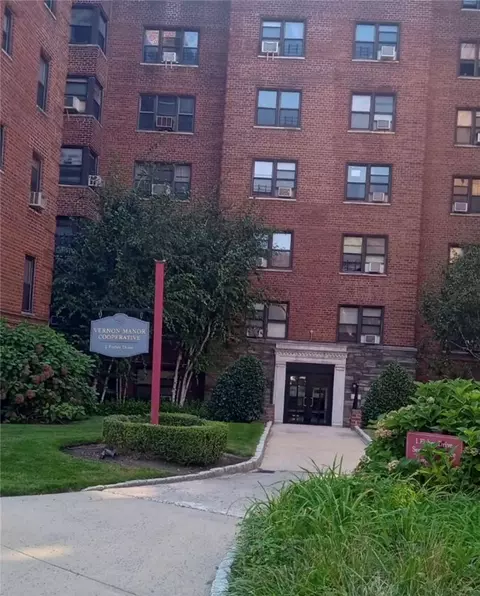 1 Fisher Dr #303, Mount Vernon, NY 10552