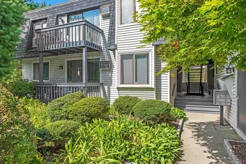 405 Drew Ln, Carmel, NY 10512