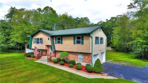 34 Heather Ln, Mount Hope, NY 10940