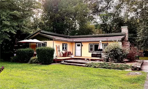 14 Dolfinger Pl, Fishkill, NY 12524