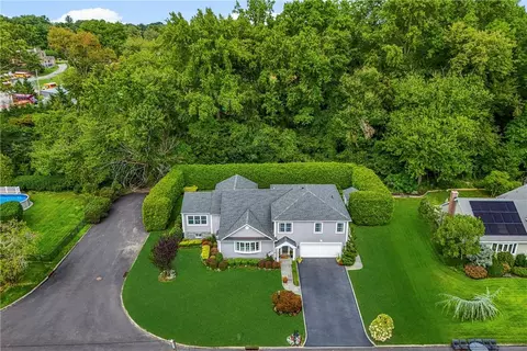 186 Seton Dr, New Rochelle, NY 10804