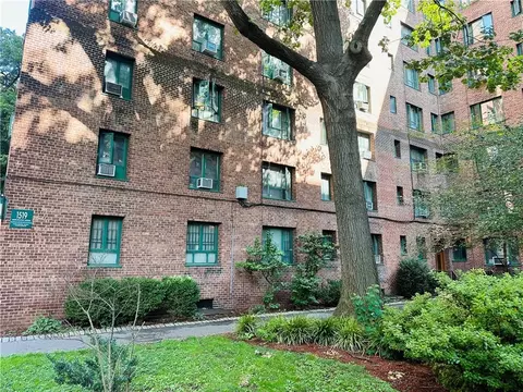 1519 Metropolitan Ave #4C, New York, NY 10462