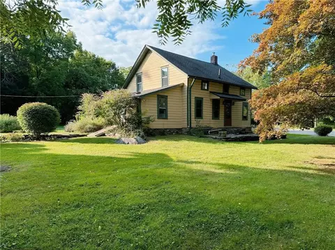 421 Fostertown Rd, Newburgh, NY 12550