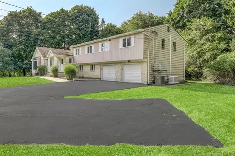 9 Cloverdale Ln, Ramapo, NY 10952