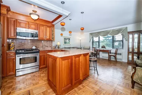 266 Pelham Rd #3F, New Rochelle, NY 10805