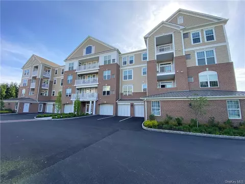 623 Regency Dr, Fishkill, NY 12524